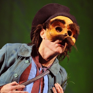 Création de masques de théâtre