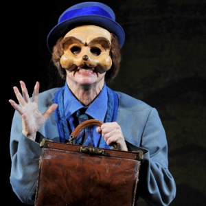 Création de masques de théâtre